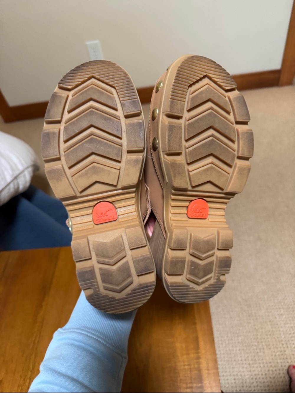 Sorel Beige Leather Clog Sandal with Gold Studs - Picture 4 of 4